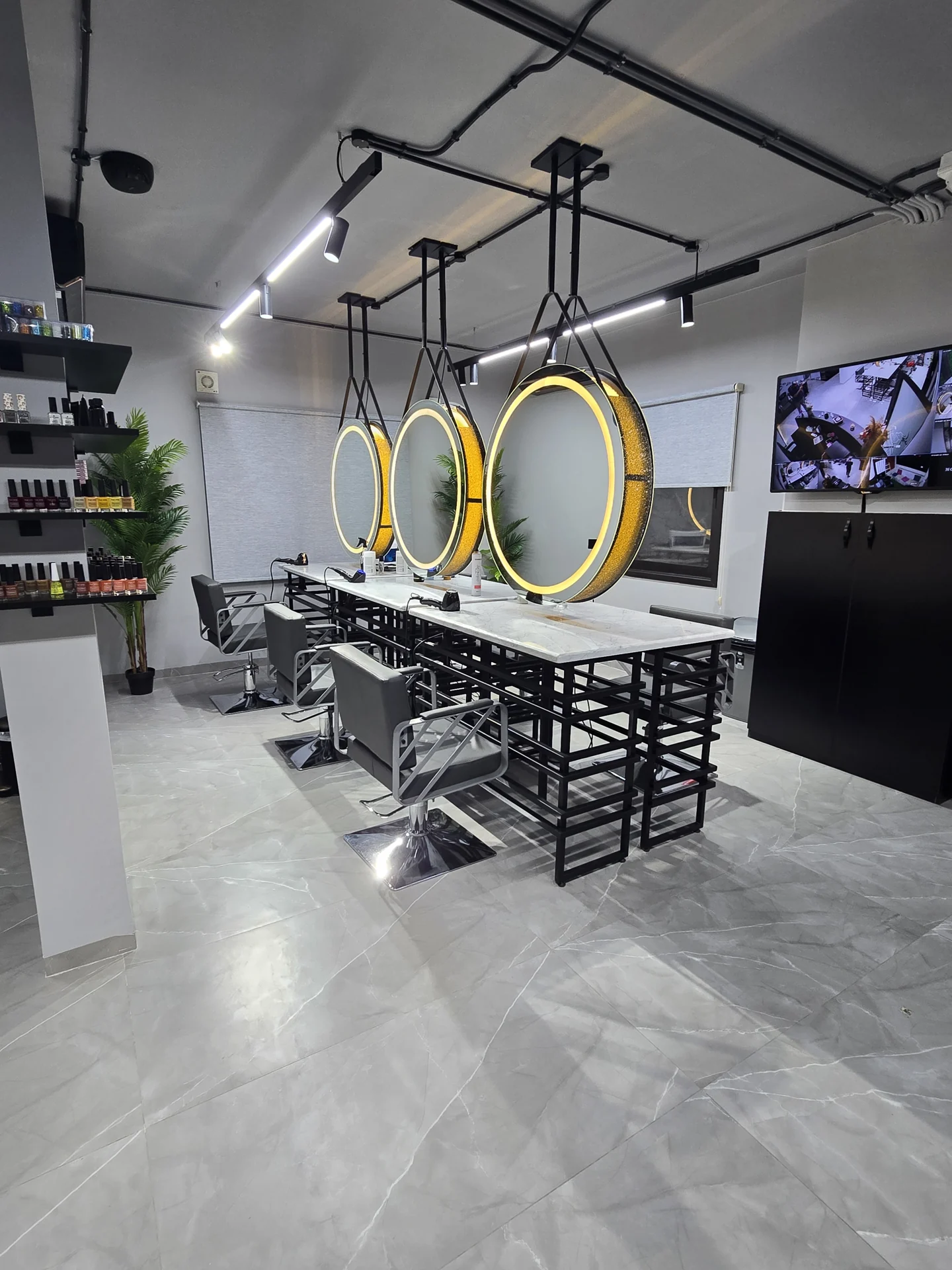 Commercial interior fit-out · تشطيبات مساحة تجارية
